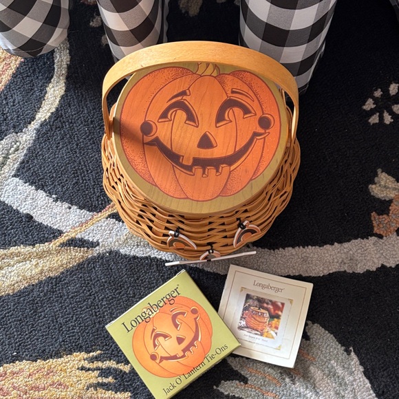Longaberger Pumpkin Basket with Lid - Tan and Orange - Picture 2 of 3